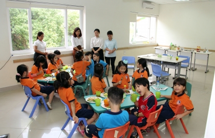 TIỆC BBQ THÂN THIỆN CỦA LỚP 1 VÀ LỚP 12